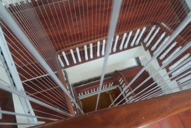 3 xu hướng lắp đặt lưới an toàn cầu thang