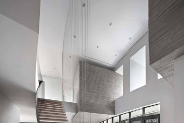 Cầu thang dây cáp thiết kế mới lạ đem lại không gian thoáng mát cho ngôi nhà