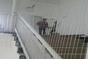 Lưới bảo vệ cầu thang- Có thực sự cần thiết?